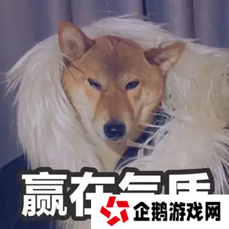 女大晒清凉穿搭，评论区炸锅：这就是让街拍师追了三条街的秘密？